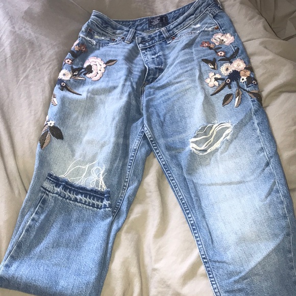 embroidered girlfriend jeans - Picture 1 of 7